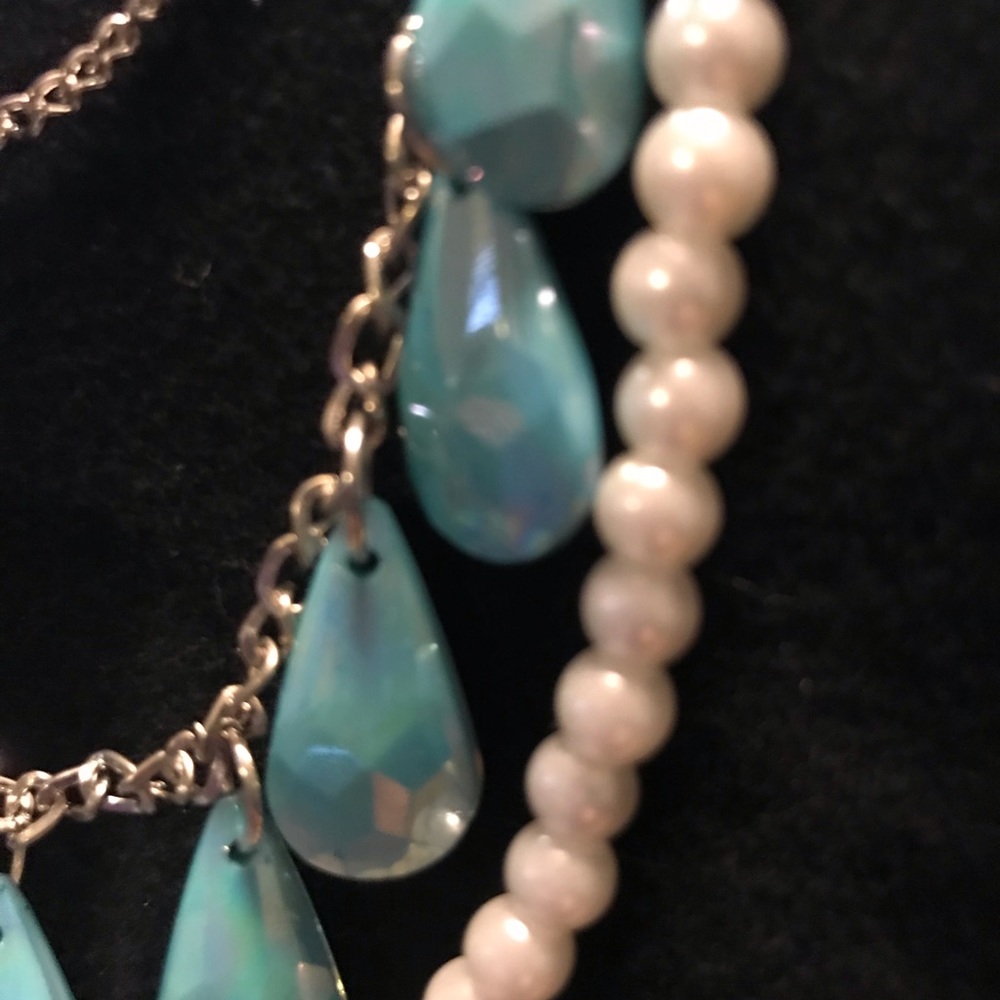 2 necklaces and earrings sets for the price of one! - Picture 5 of 8